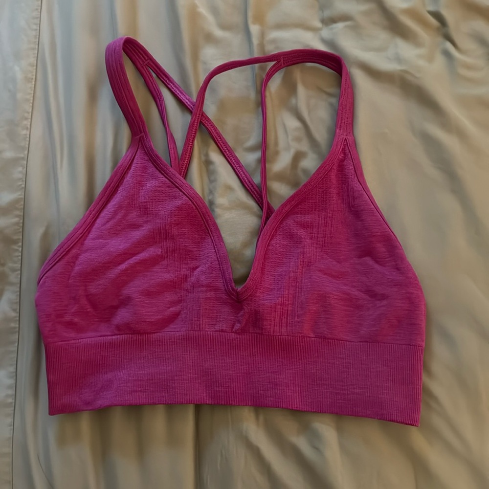 Lululemon plunge magenta sports bra, never worn. Size 6